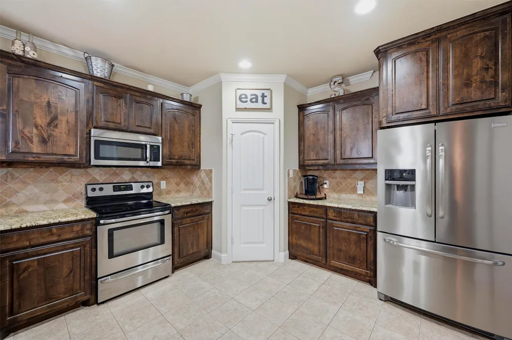 714 Mary Lee Lane Collinsville, TX 76233