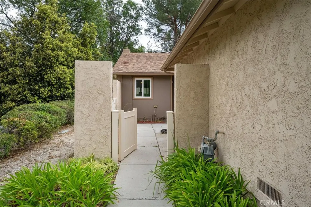 20008 Avenue Of The Oaks Newhall, CA 91321
