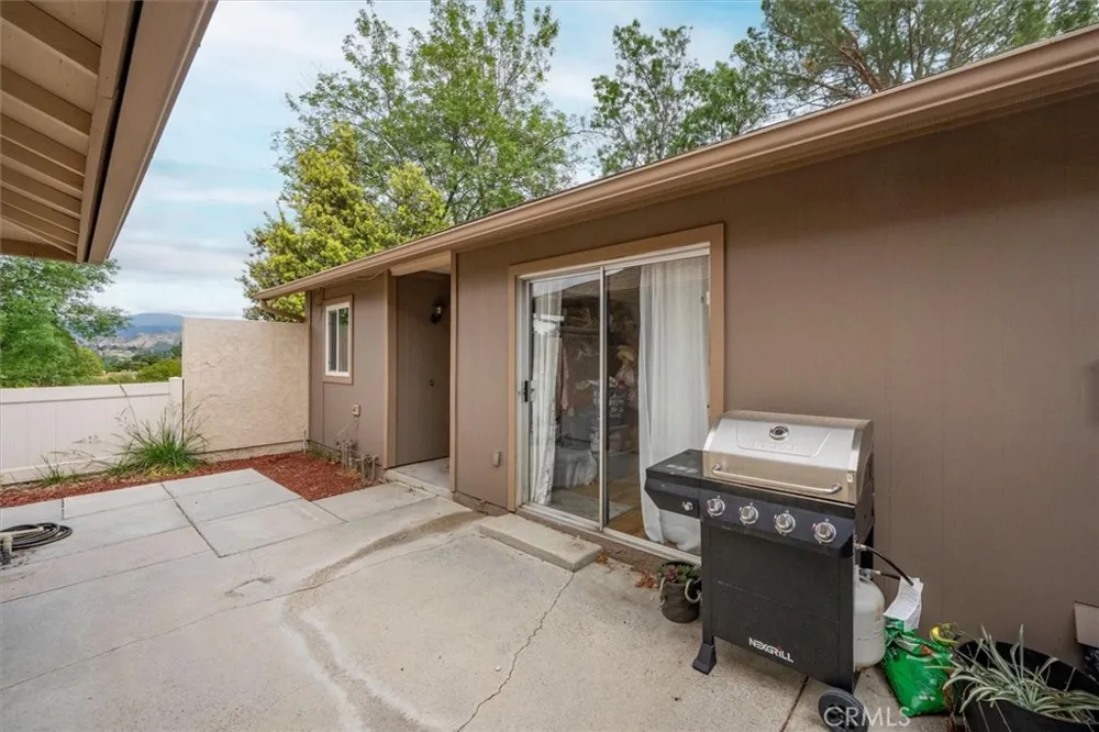 20008 Avenue Of The Oaks Newhall, CA 91321