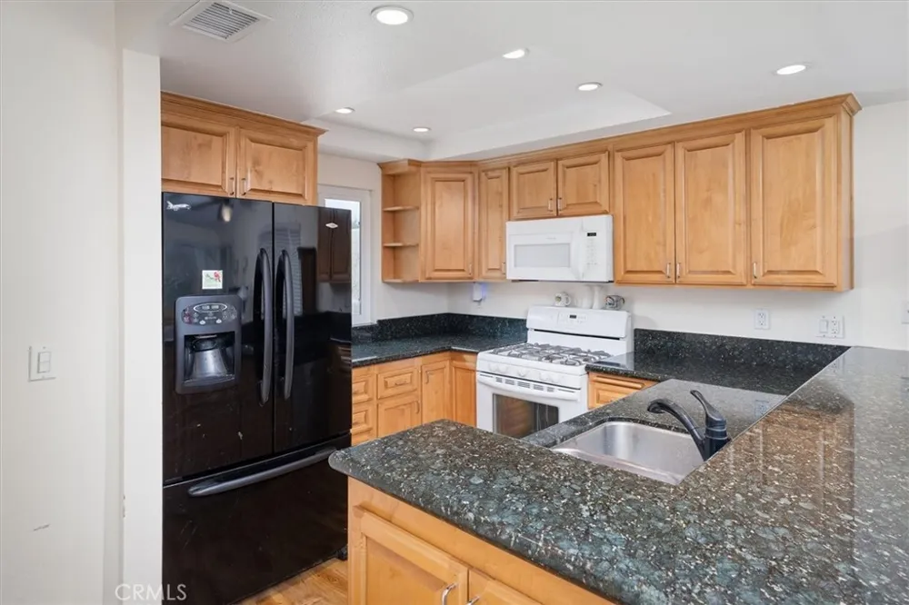 20008 Avenue Of The Oaks Newhall, CA 91321