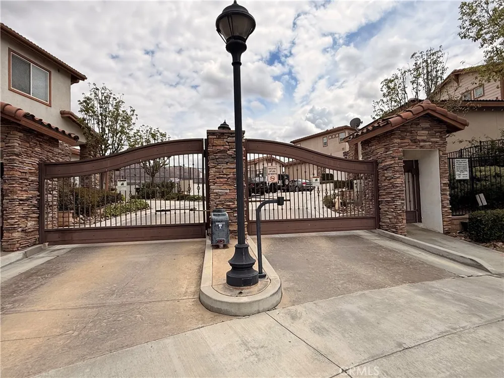 585 Via Pueblo Riverside, CA 92507