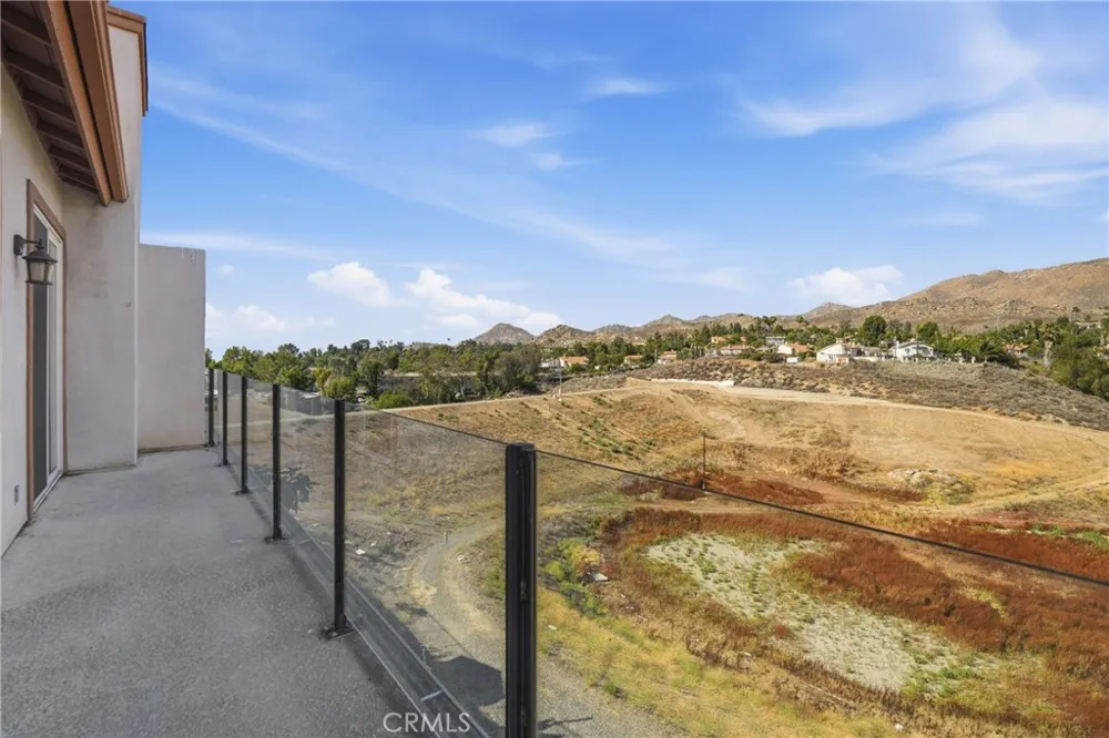 585 Via Pueblo Riverside, CA 92507