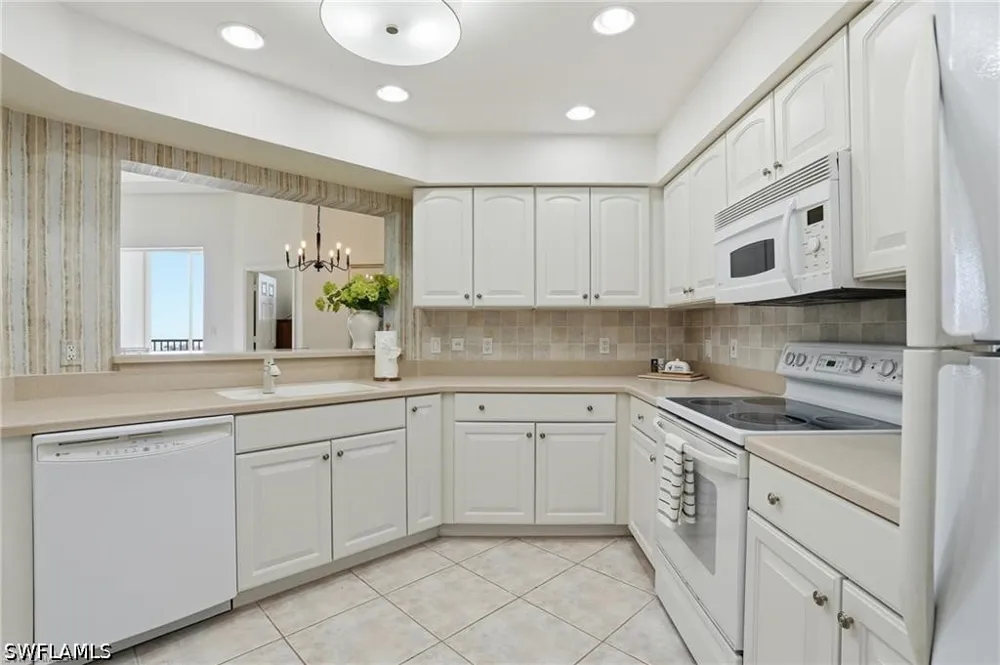 BAY BEACH LANE #3P1 Fort Myers Beach, FL 33931