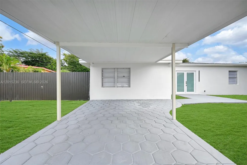 12621 NW 22nd Ct Miami, FL 33167