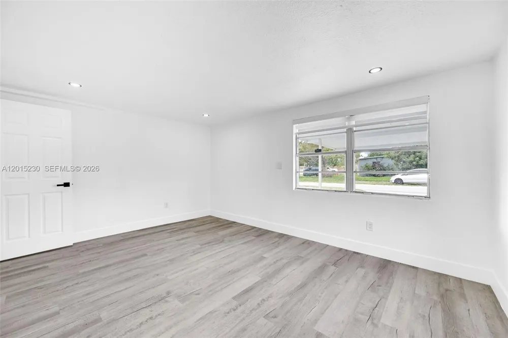 12621 NW 22nd Ct Miami, FL 33167