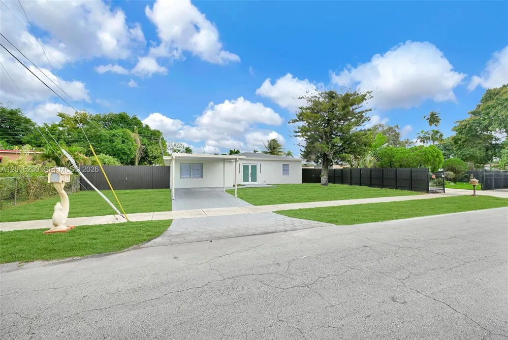 12621 NW 22nd Ct Miami, FL 33167