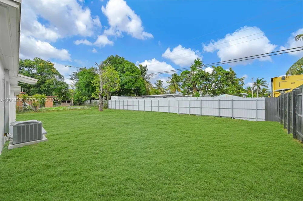 12621 NW 22nd Ct Miami, FL 33167