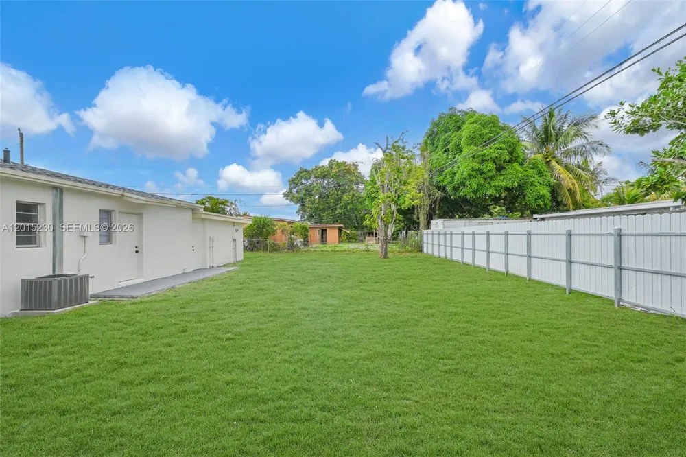 12621 NW 22nd Ct Miami, FL 33167