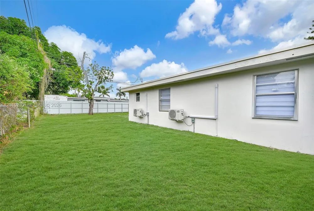 12621 NW 22nd Ct Miami, FL 33167