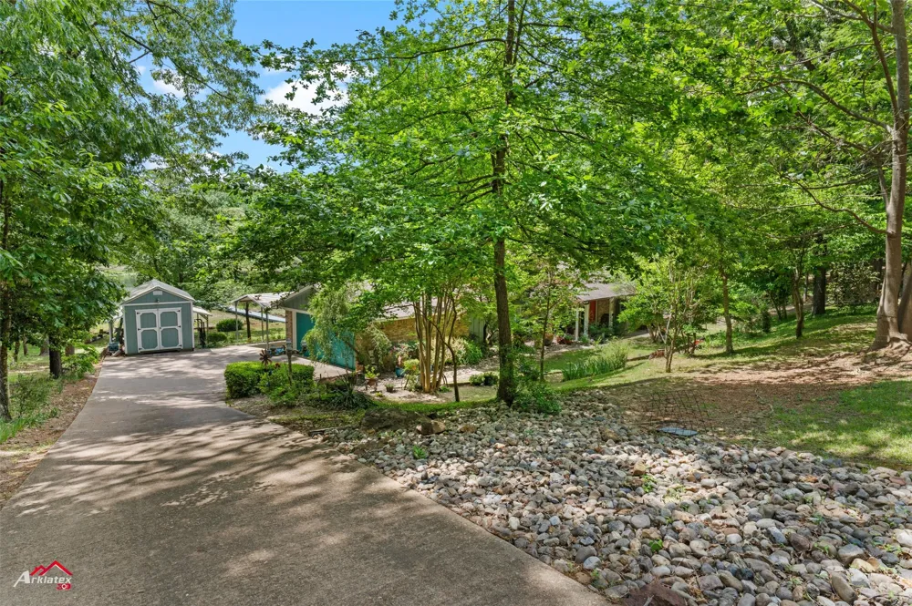 1069 County Road 1596 Avinger, TX 75630