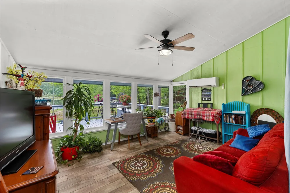 1069 County Road 1596 Avinger, TX 75630