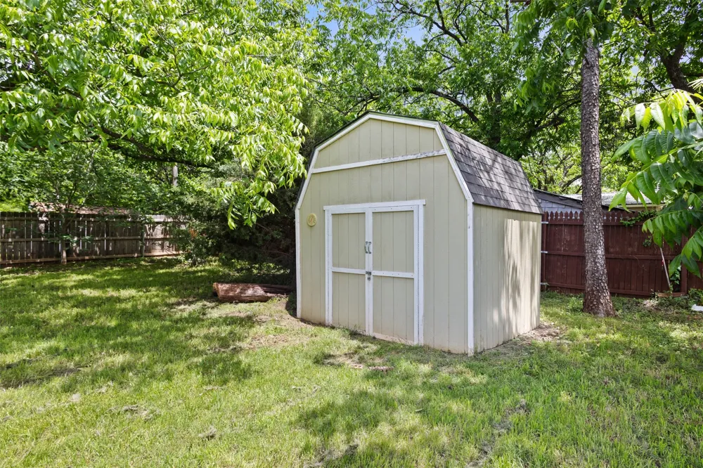 107 S Flower Lane Chico, TX 76431