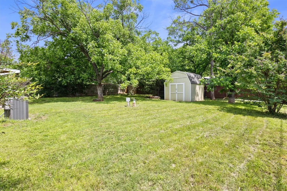 107 S Flower Lane Chico, TX 76431