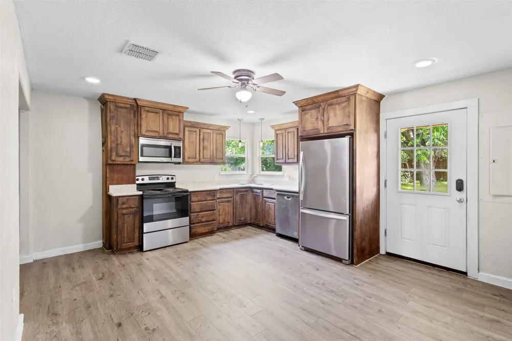 107 S Flower Lane Chico, TX 76431