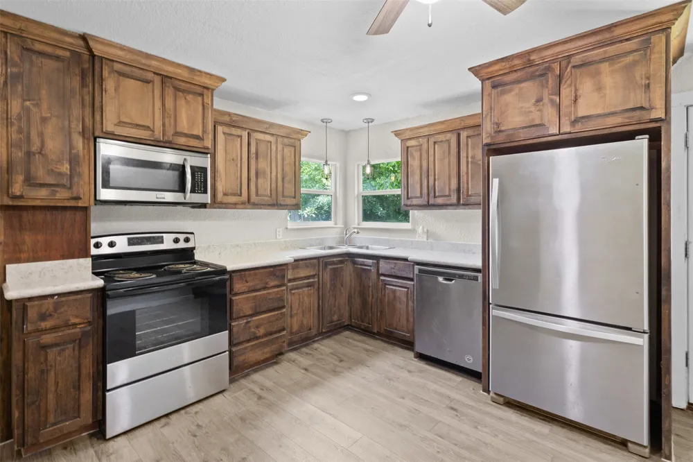107 S Flower Lane Chico, TX 76431