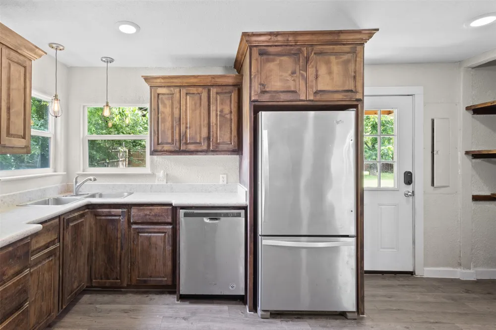 107 S Flower Lane Chico, TX 76431