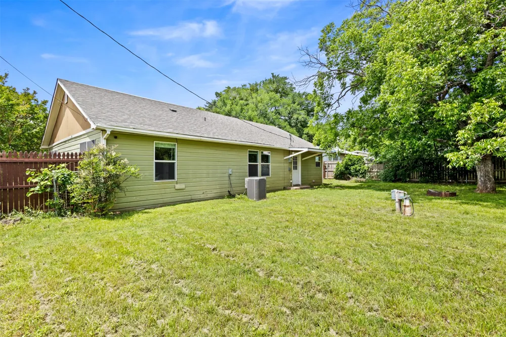 107 S Flower Lane Chico, TX 76431