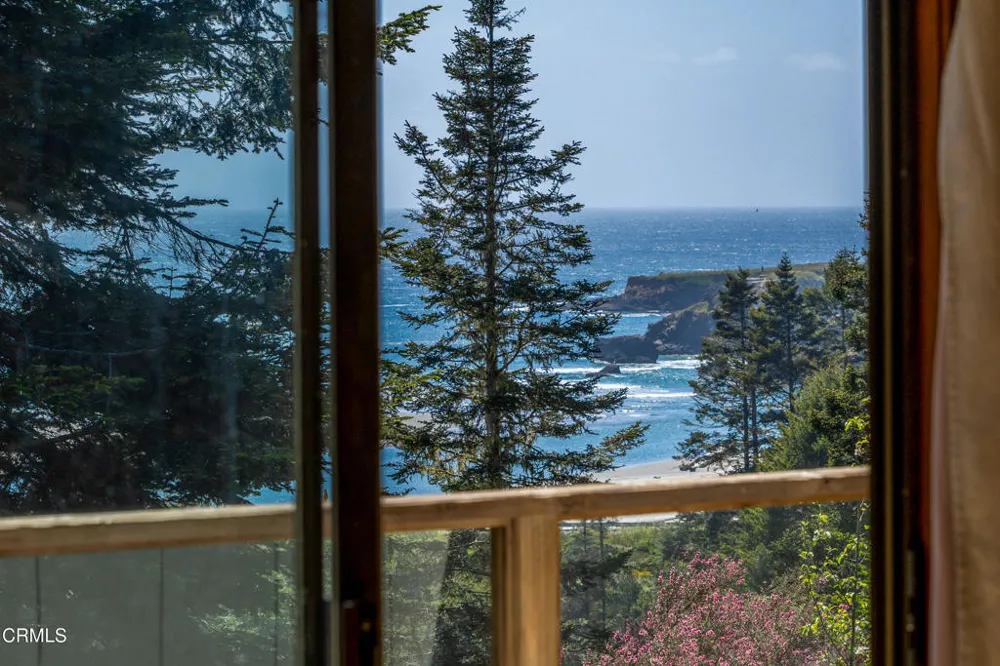 44691 Crestwood Drive Mendocino, CA 95460