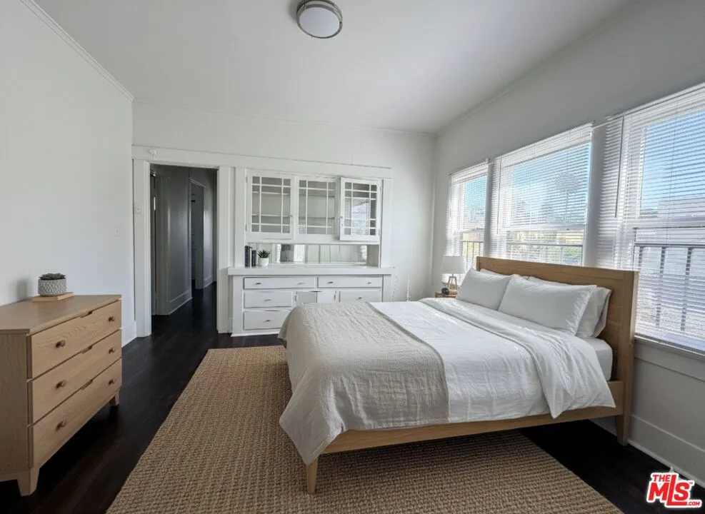 2142 S Oak Street Los Angeles, CA 90007