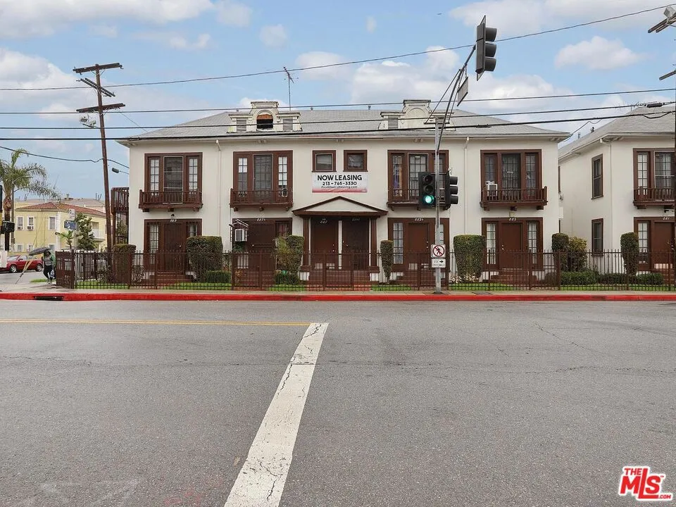 2142 S Oak Street Los Angeles, CA 90007
