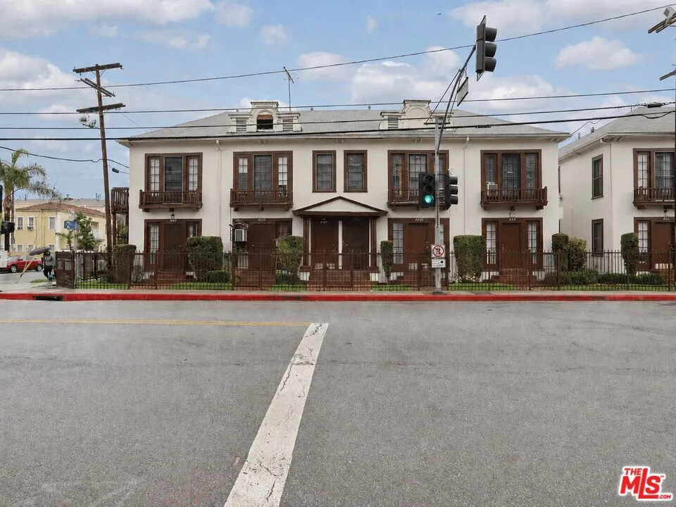 2142 S Oak Street Los Angeles, CA 90007