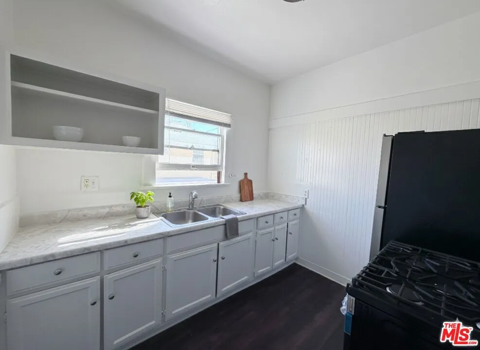 2142 S Oak Street Los Angeles, CA 90007