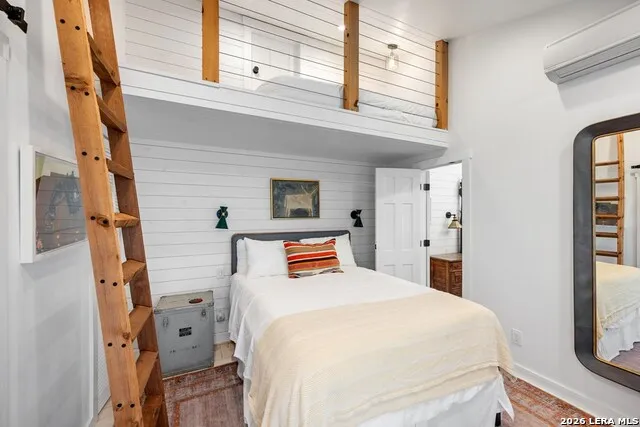 121 Simpson Rd Comfort, TX 78013