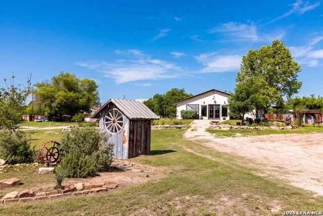 121 Simpson Rd Comfort, TX 78013