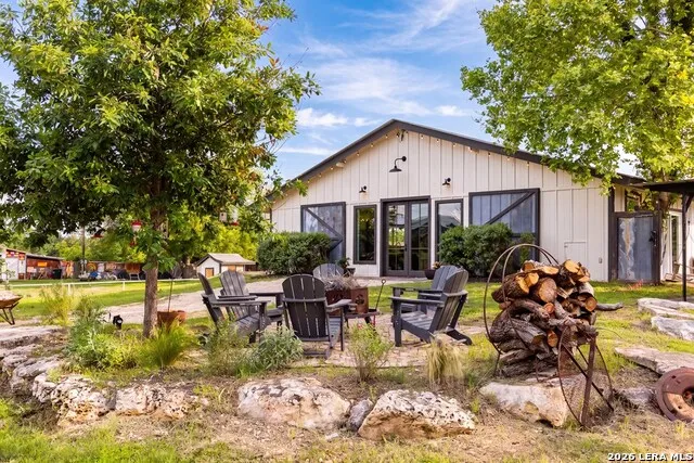 121 Simpson Rd Comfort, TX 78013