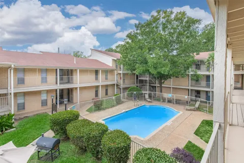 6008 Lamar Boulevard #205