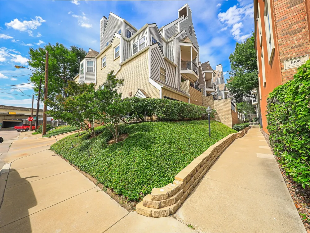 1010 Allen Street #214 Dallas, TX 75204