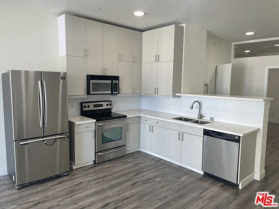 3810 Wilshire Boulevard #1001 Los Angeles, CA 90010