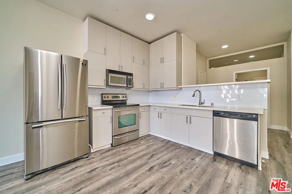 3810 Wilshire Boulevard #1001 Los Angeles, CA 90010