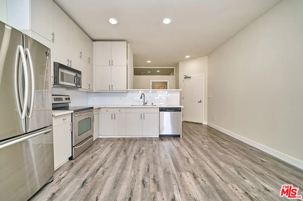3810 Wilshire Boulevard #1001 Los Angeles, CA 90010