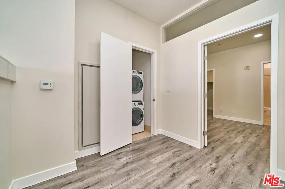 3810 Wilshire Boulevard #1001 Los Angeles, CA 90010