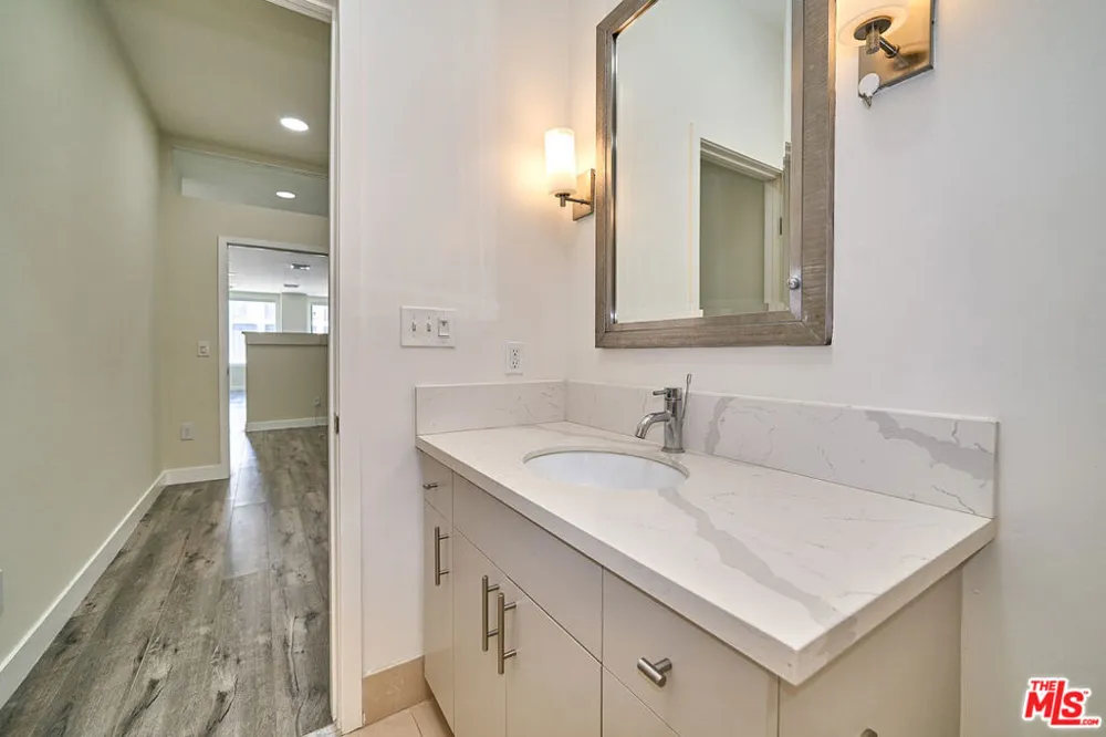 3810 Wilshire Boulevard #1001 Los Angeles, CA 90010