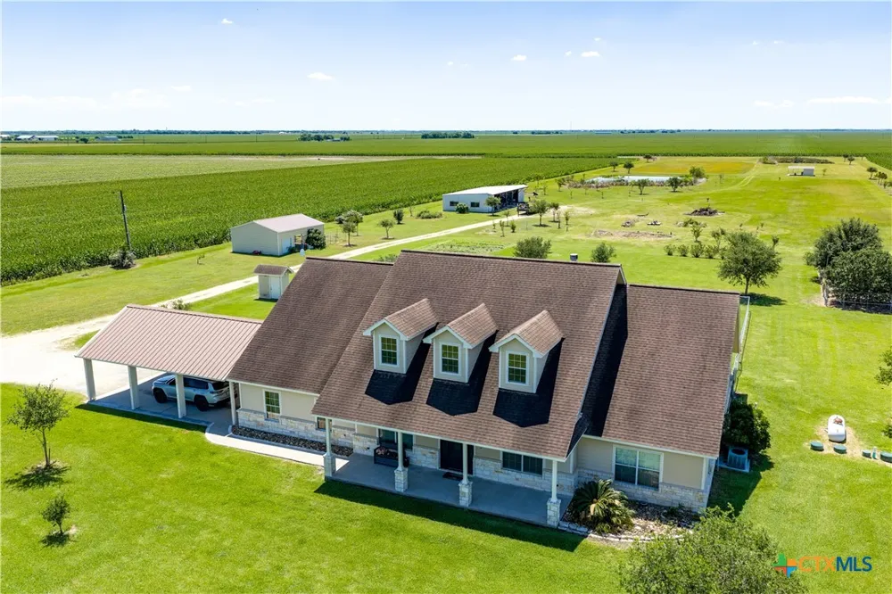 335 County Road 320 Edna, TX 77957