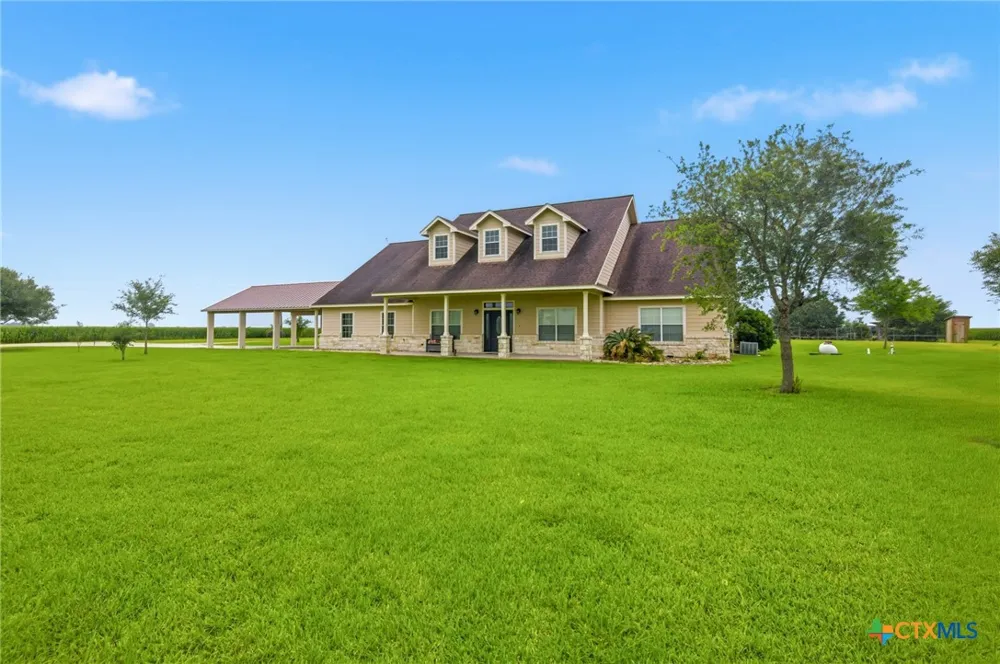 335 County Road 320 Edna, TX 77957