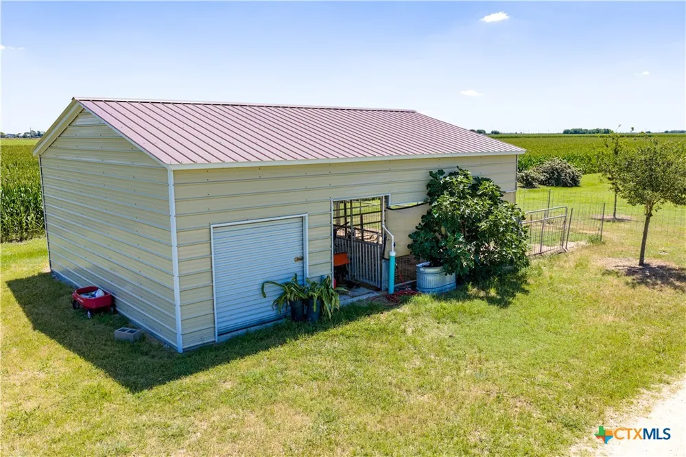 335 County Road 320 Edna, TX 77957