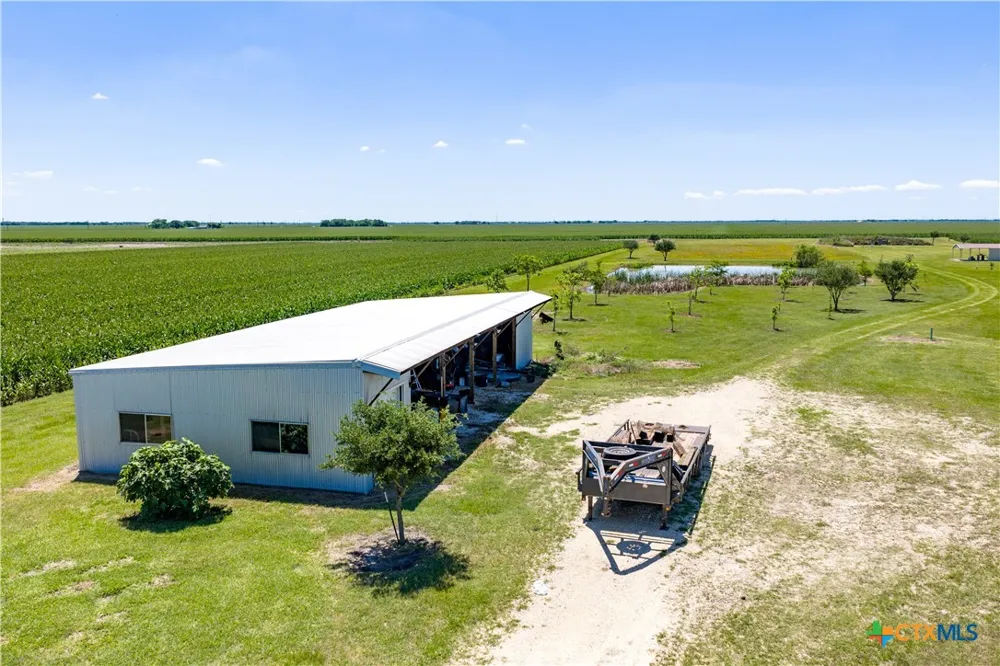 335 County Road 320 Edna, TX 77957