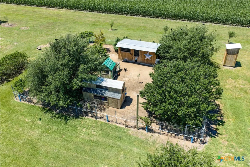 335 County Road 320 Edna, TX 77957