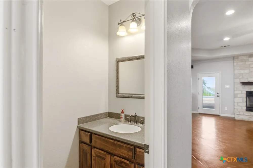 335 County Road 320 Edna, TX 77957