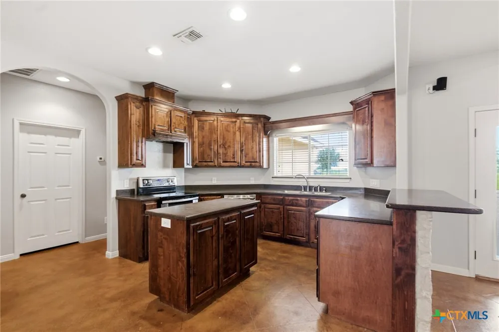 335 County Road 320 Edna, TX 77957