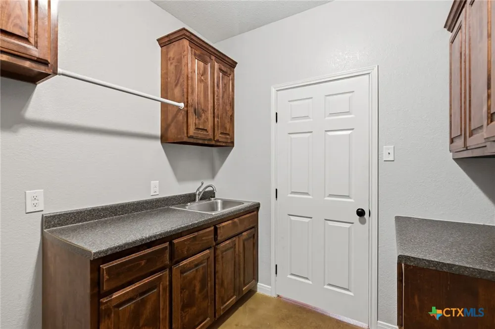 335 County Road 320 Edna, TX 77957