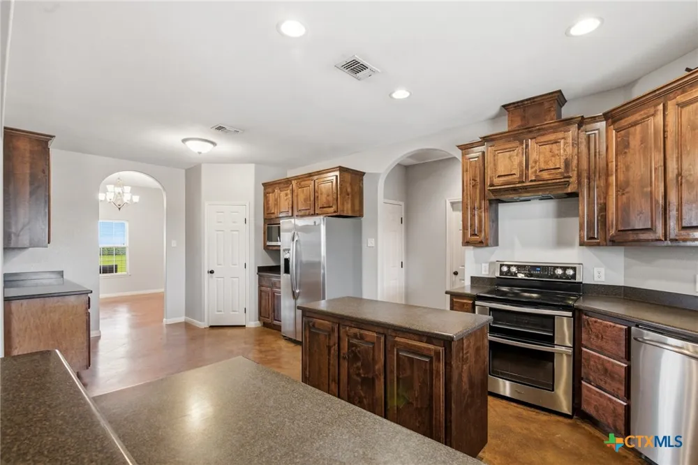 335 County Road 320 Edna, TX 77957