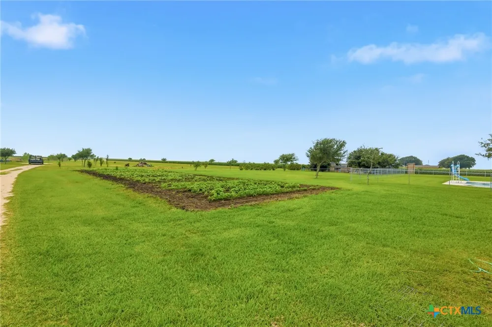 335 County Road 320 Edna, TX 77957