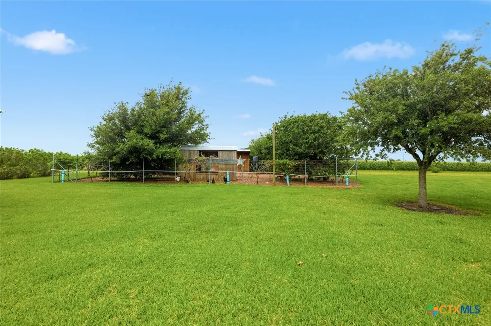 335 County Road 320 Edna, TX 77957