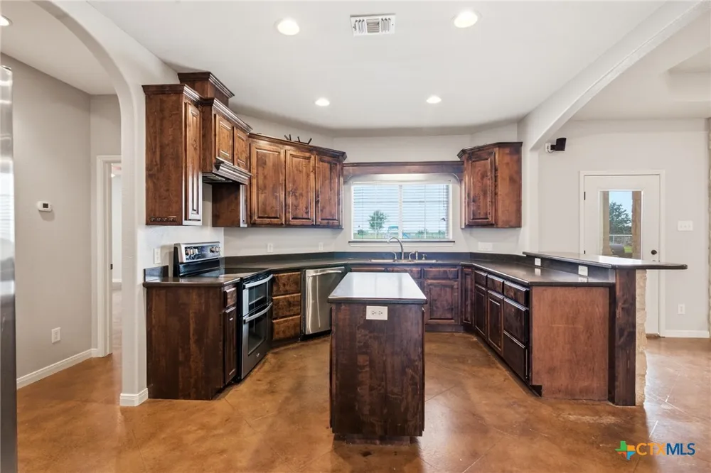 335 County Road 320 Edna, TX 77957