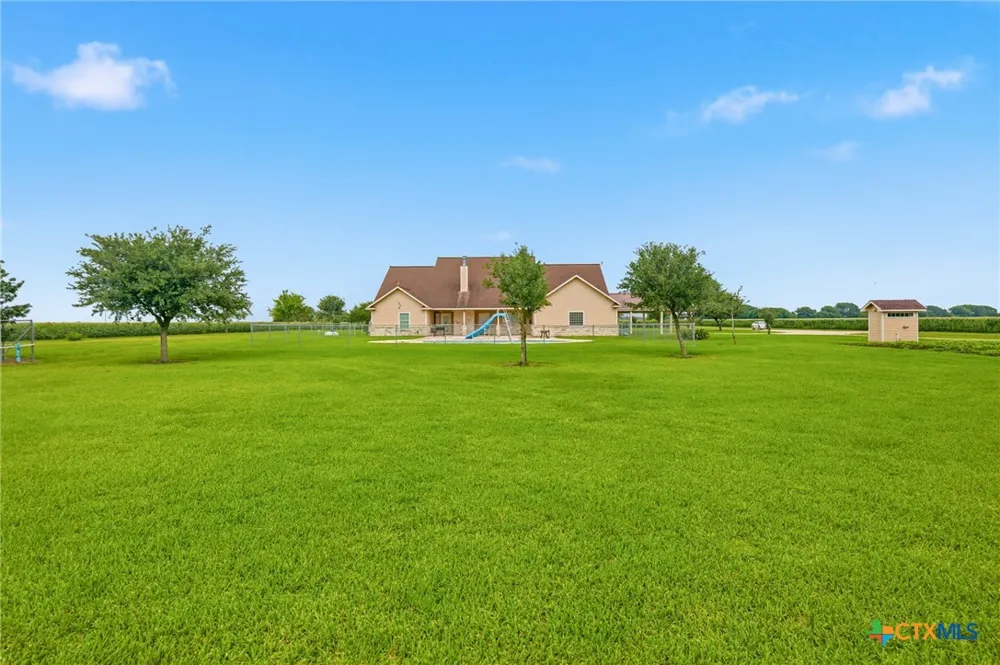 335 County Road 320 Edna, TX 77957