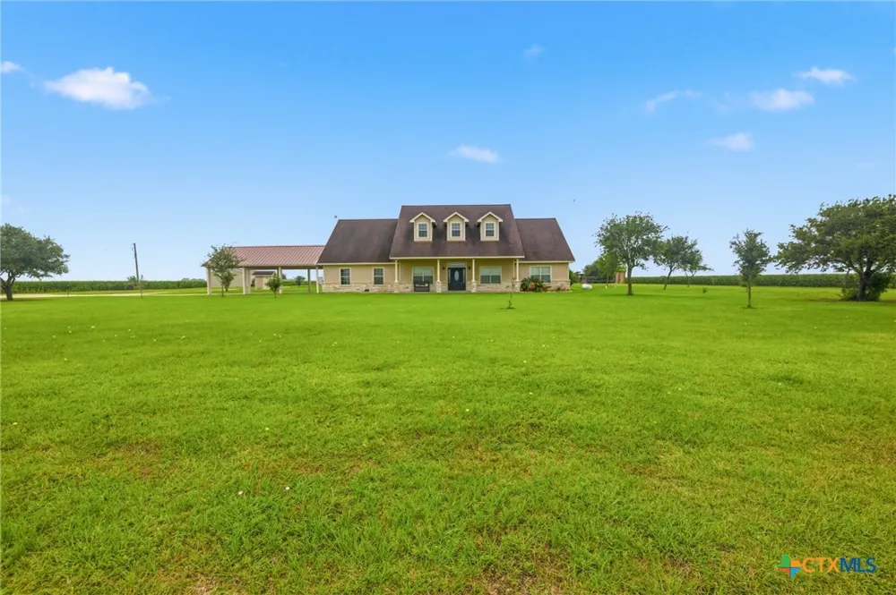 335 County Road 320 Edna, TX 77957
